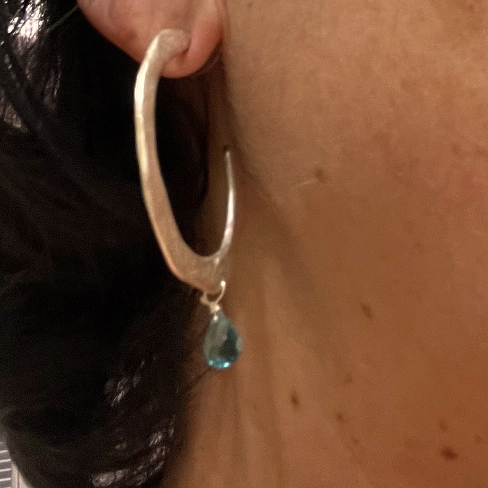 Elegant Silver Hoop Earrings with Blue Accent - Picture 3 of 16